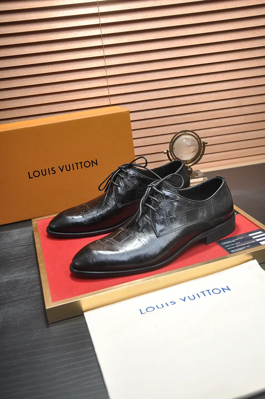 Men's men's shoes 💰540💶 [LV] (original single cowhide lining) 🍀LV's latest genuine leather business suit shoes are launched simultaneously on the official website. The first-layer cowhide imported from Italy is made of heavy gold, 💥official website 1:1 rubber outsole. Versatile to wear, high-end without losing class, and the color combination is extraordinary. This four-season style is alluring when worn on your feet, showing off your big-name flair. Standard code 38-45 (45 customized)